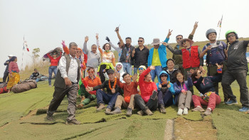 पोखराको मान्द्रेढुंगाबाट चिनियाँ टोलीले गर्‍यो प्याराग्लाइडिङ 